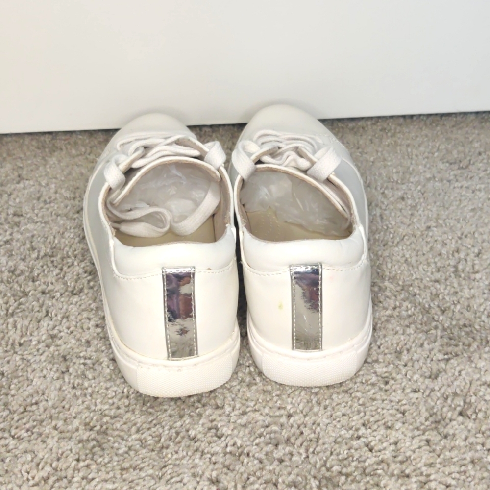 Kenneth Cole Reaction White Sneakers - Picture 5 of 11